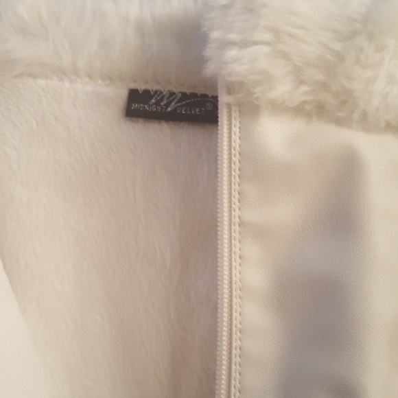 Boots - Picture 2 of 3